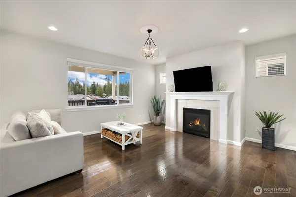 $999,990 | 25714 207th Avenue Southeast, Covington, WA 98042