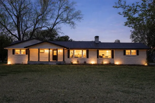 $689,700 | 2194 Hampshire Pike, Columbia, TN 38401