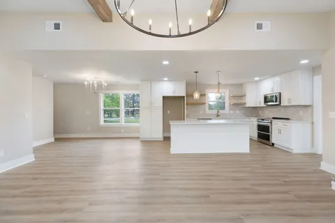 $672,400 | 2194 Hampshire Pike, Columbia, TN 38401