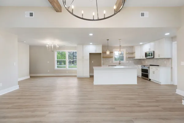 $672,400 | 2194 Hampshire Pike, Columbia, TN 38401