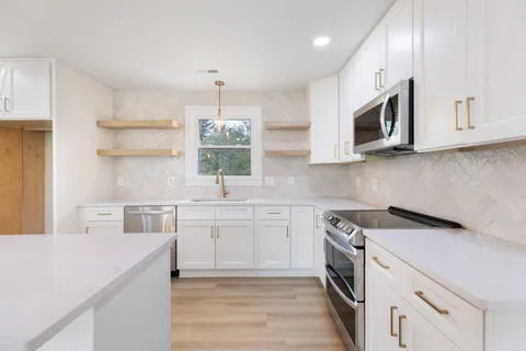 $672,400 | 2194 Hampshire Pike, Columbia, TN 38401