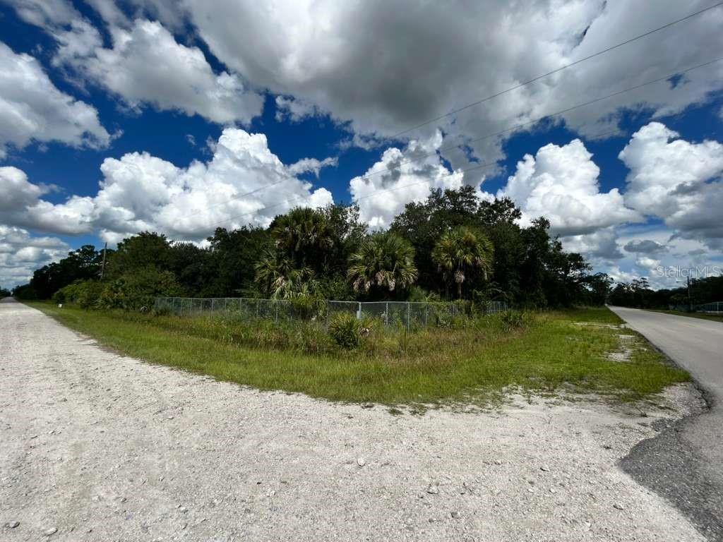 265 North Arboleda Street Clewiston, FL 33440 - Photo 5 of 10 a view of a house with a yard