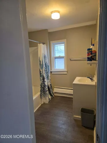 a view of livingroom with furniture