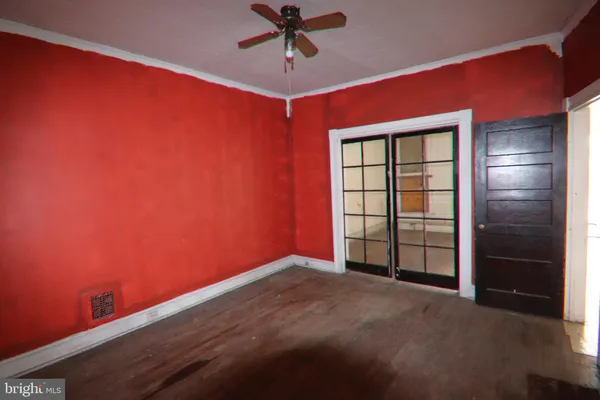 en empty room with windows