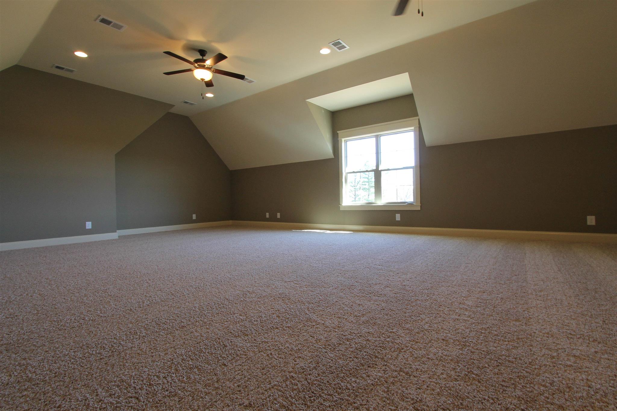620 Academy Road, Unit 14 Lebanon, TN 37087 - Photo 19 of 24 a view of an empty room with a window