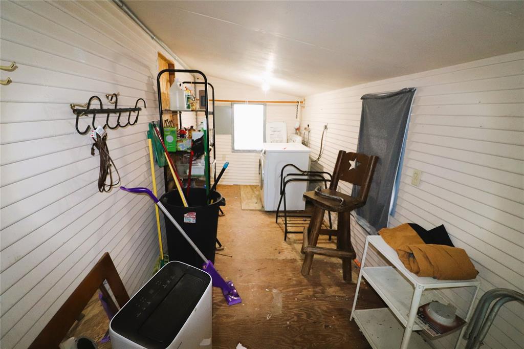 10543 Old Joy Shannon Road Henrietta, TX 76365 - Photo 16 of 36 a view of a room with gym equipment