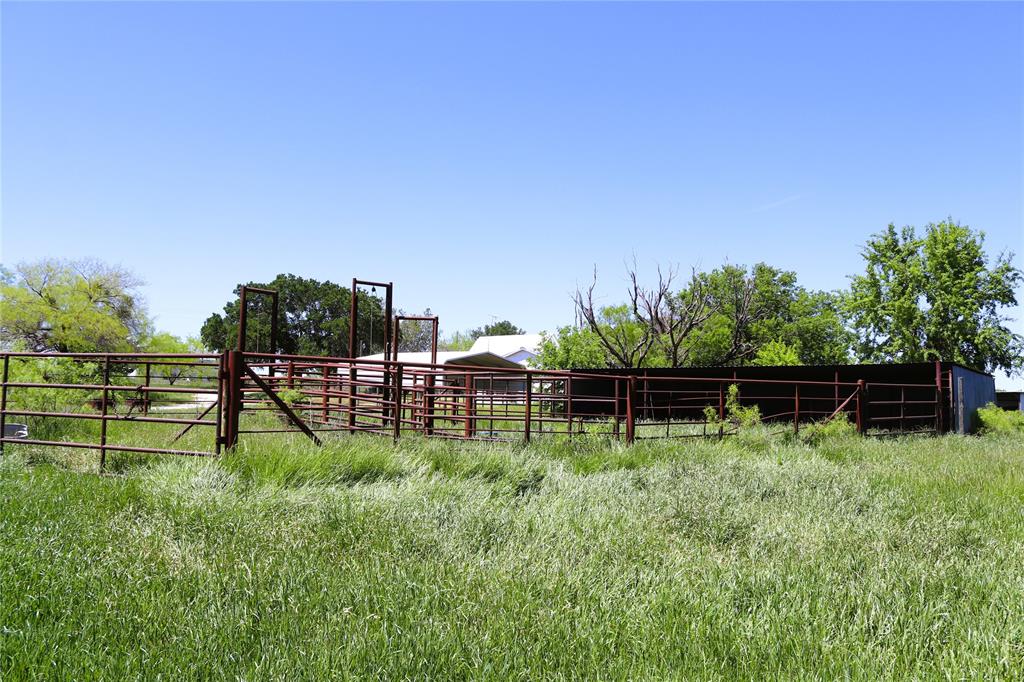 10543 Old Joy Shannon Road Henrietta, TX 76365 - Photo 28 of 36 a garden view with a seating space