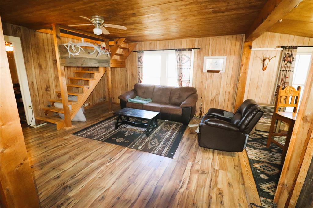 10543 Old Joy Shannon Road Henrietta, TX 76365 - Photo 10 of 36 a living room with furniture and wooden floor
