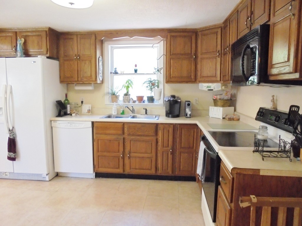 32 Reeds Lane Holbrook, MA 02343 - Photo 16 of 28 Gallery Image 16