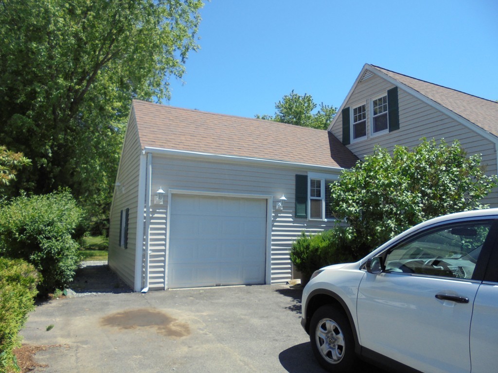 32 Reeds Lane Holbrook, MA 02343 - Photo 3 of 28 Gallery Image 3