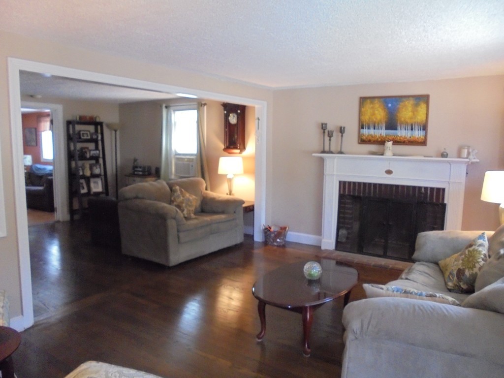 32 Reeds Lane Holbrook, MA 02343 - Photo 6 of 28 Gallery Image 6