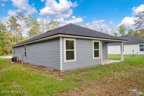 407 Rustic Road Satsuma, FL 32189 - Photo 40 of 55 a backyard of a house