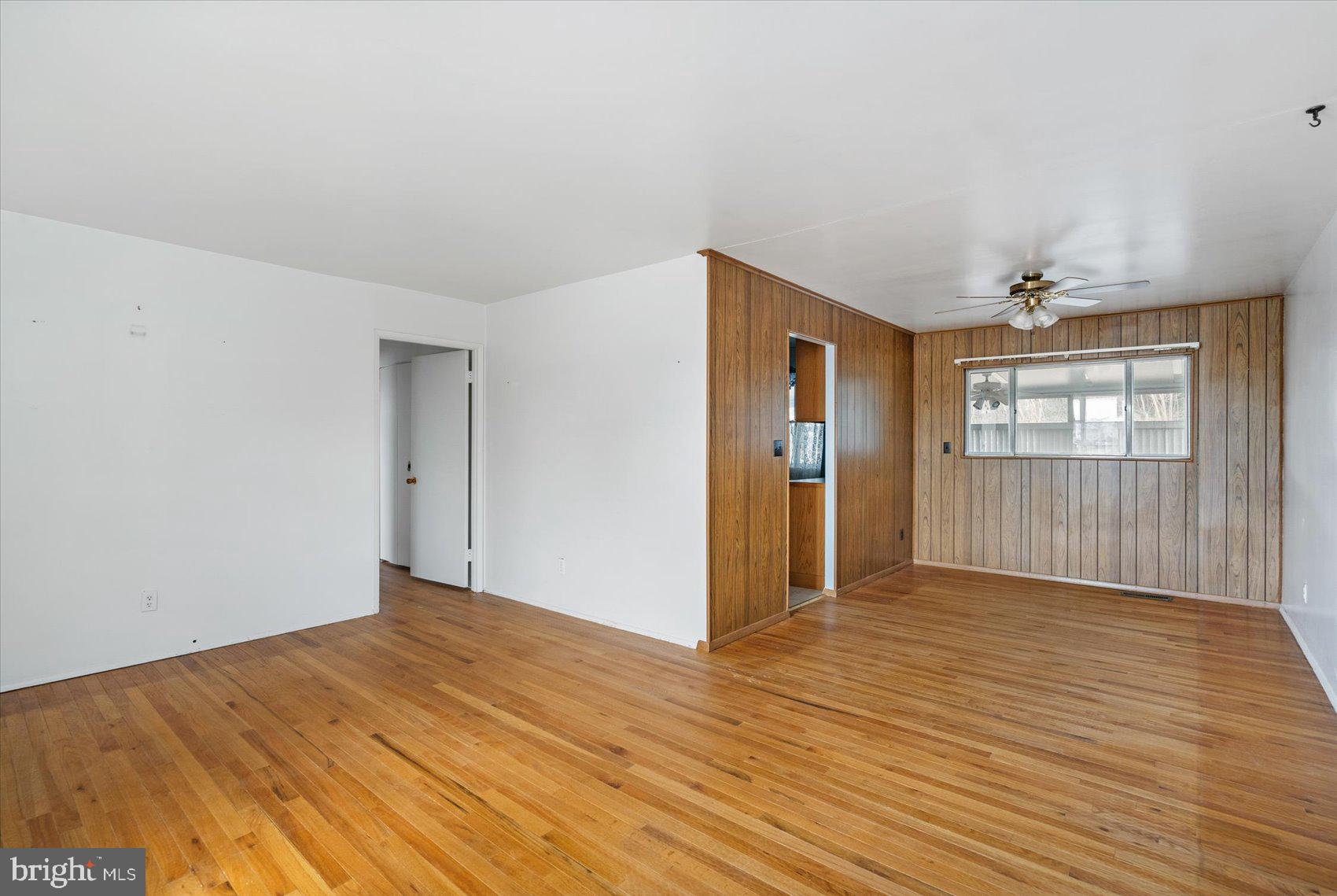 2324 Holyoke Road Baltimore, MD 21237 - Photo 3 of 23 Gallery Image 3