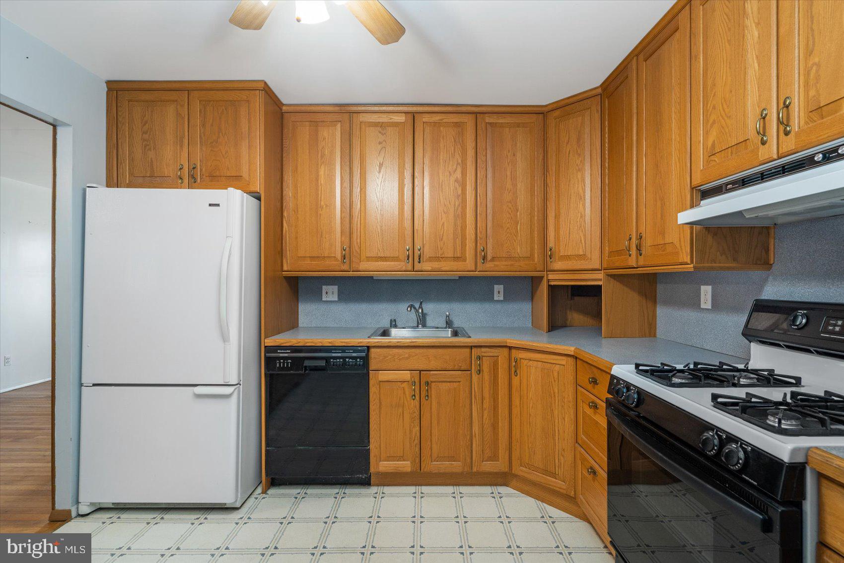 2324 Holyoke Road Baltimore, MD 21237 - Photo 6 of 23 Gallery Image 6