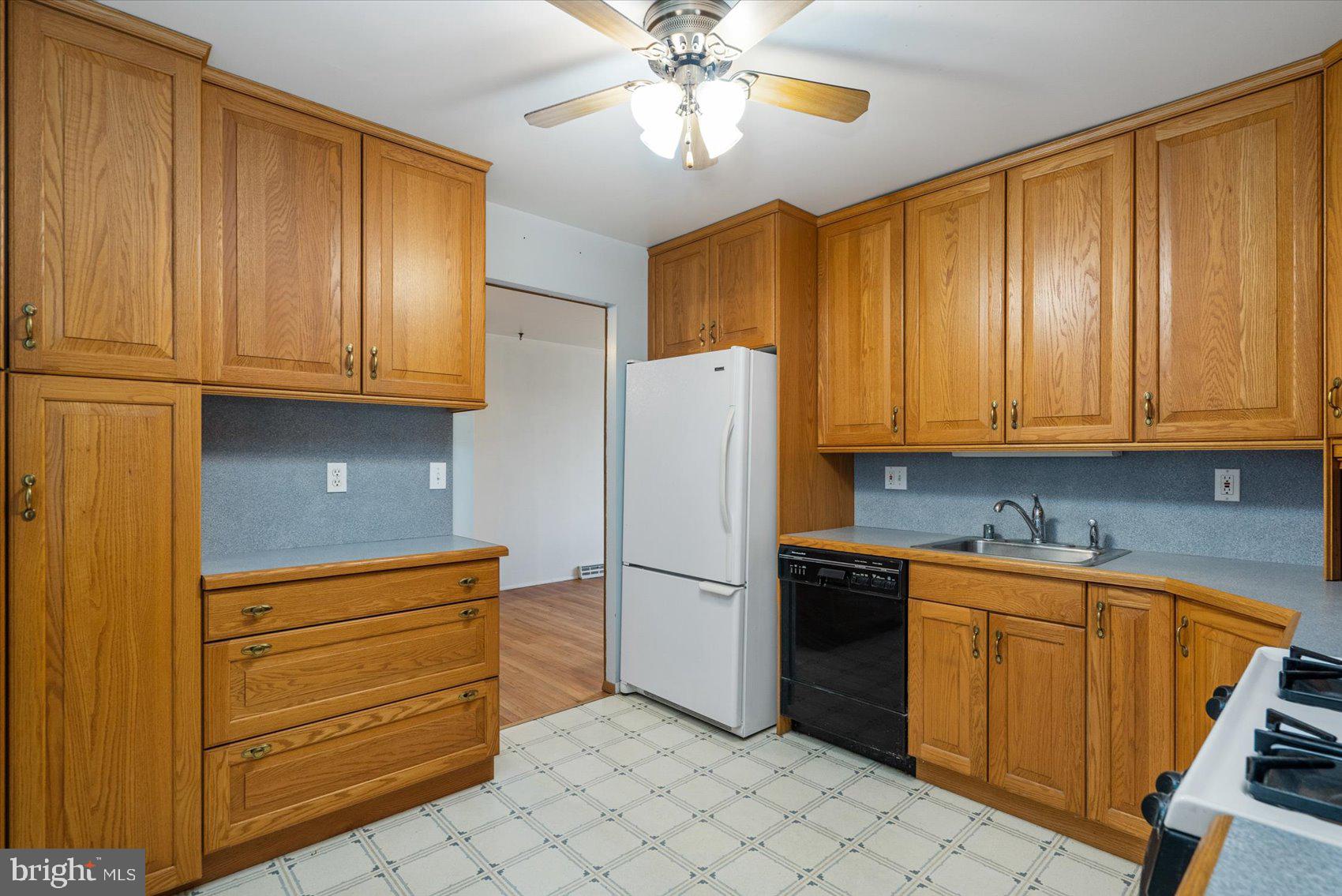 2324 Holyoke Road Baltimore, MD 21237 - Photo 7 of 23 Gallery Image 7