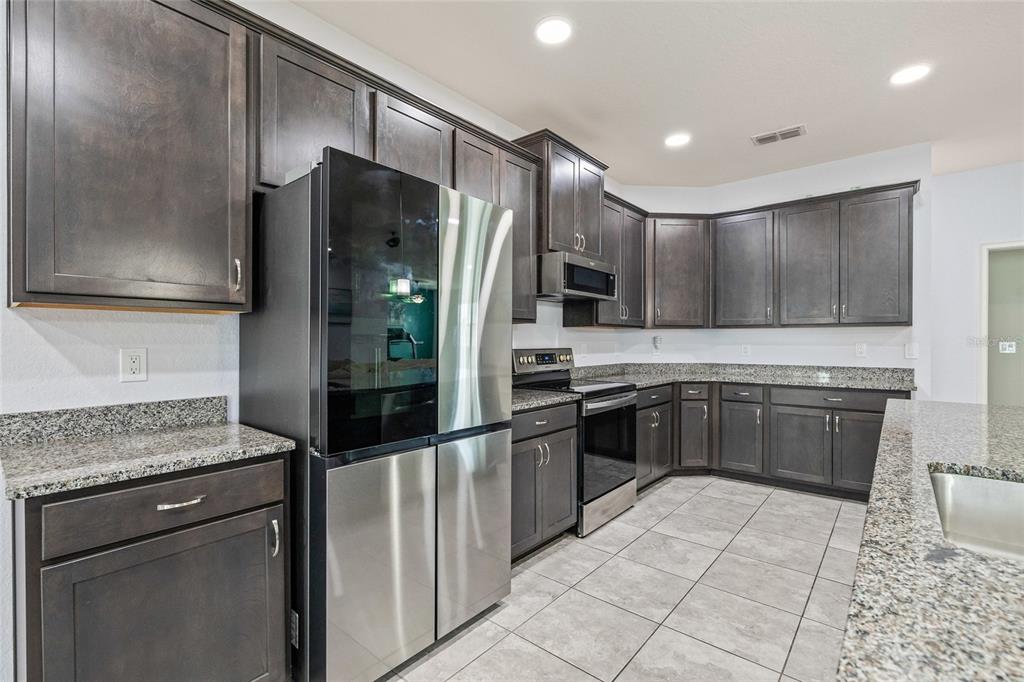 5811 Valentino Way Lakeland, FL 33812 - Photo 18 of 48 Gallery Image 18
