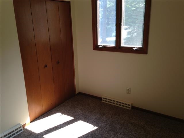 1537 Ridge View Court Traverse City, MI 49686 - Photo 17 of 26 1820400-16.JPG