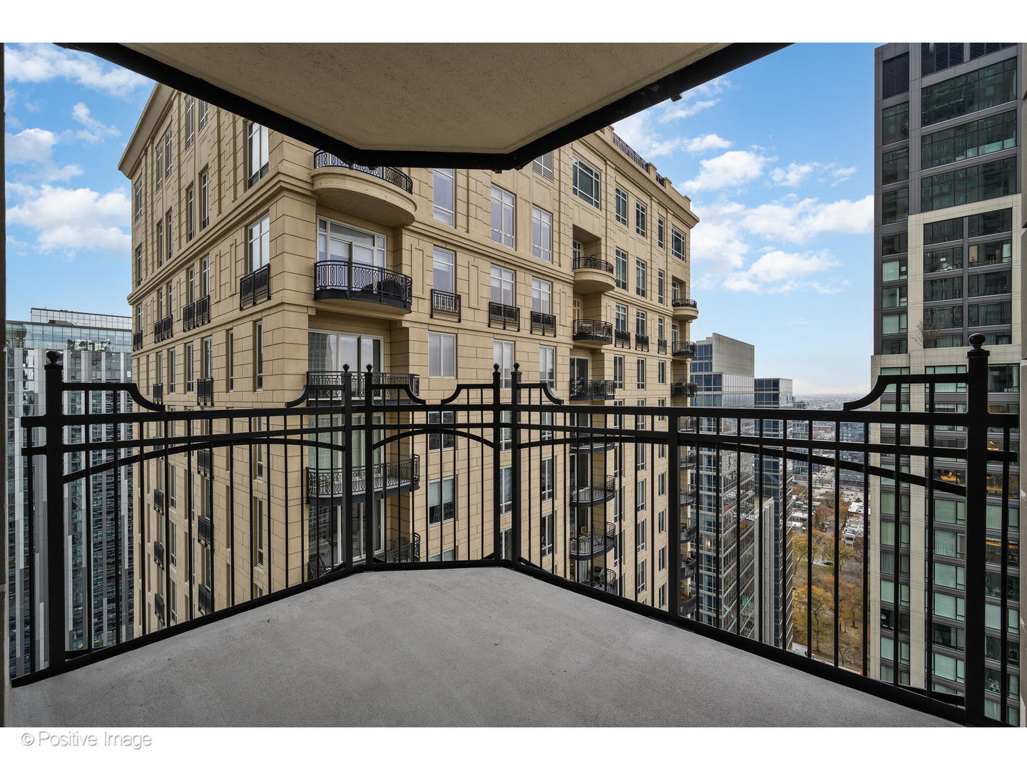 11 East Walton Street, Unit 3201 Chicago, IL 60611 - Photo 34 of 42 a balcony view with city view