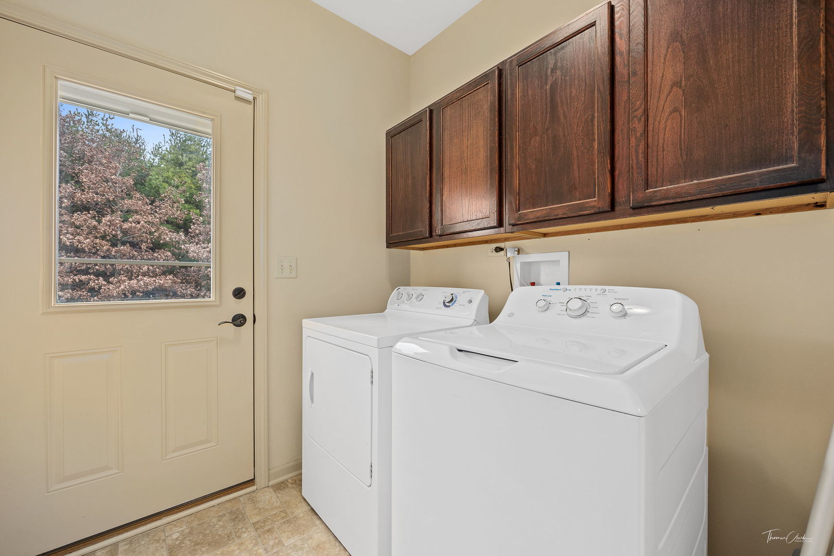 8022 West Offner Road Peotone, IL 60468 - Photo 24 of 42 a utility room with dryer and washer