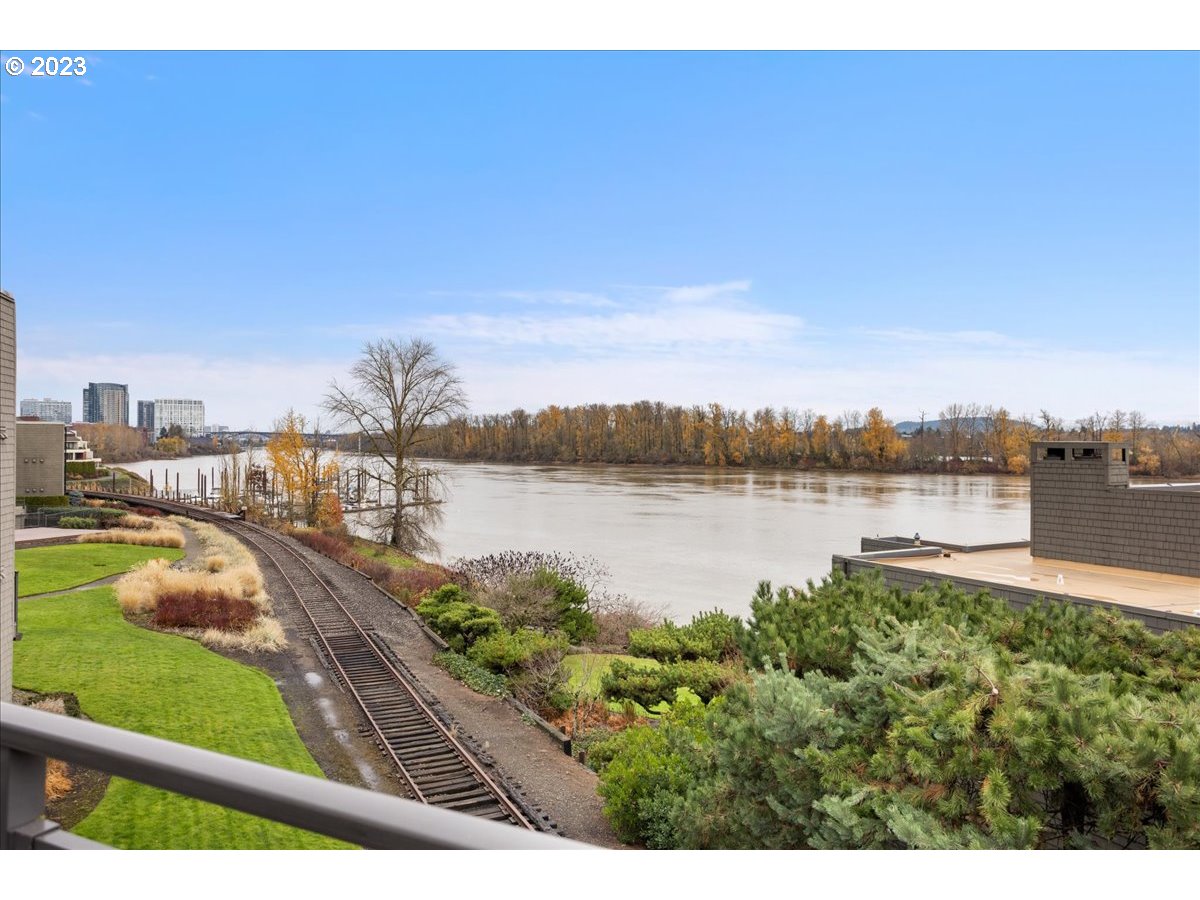 5630 South Riverside Lane, Unit 24 Portland, OR 97239 - Photo 1 of 40 Gallery Image 1