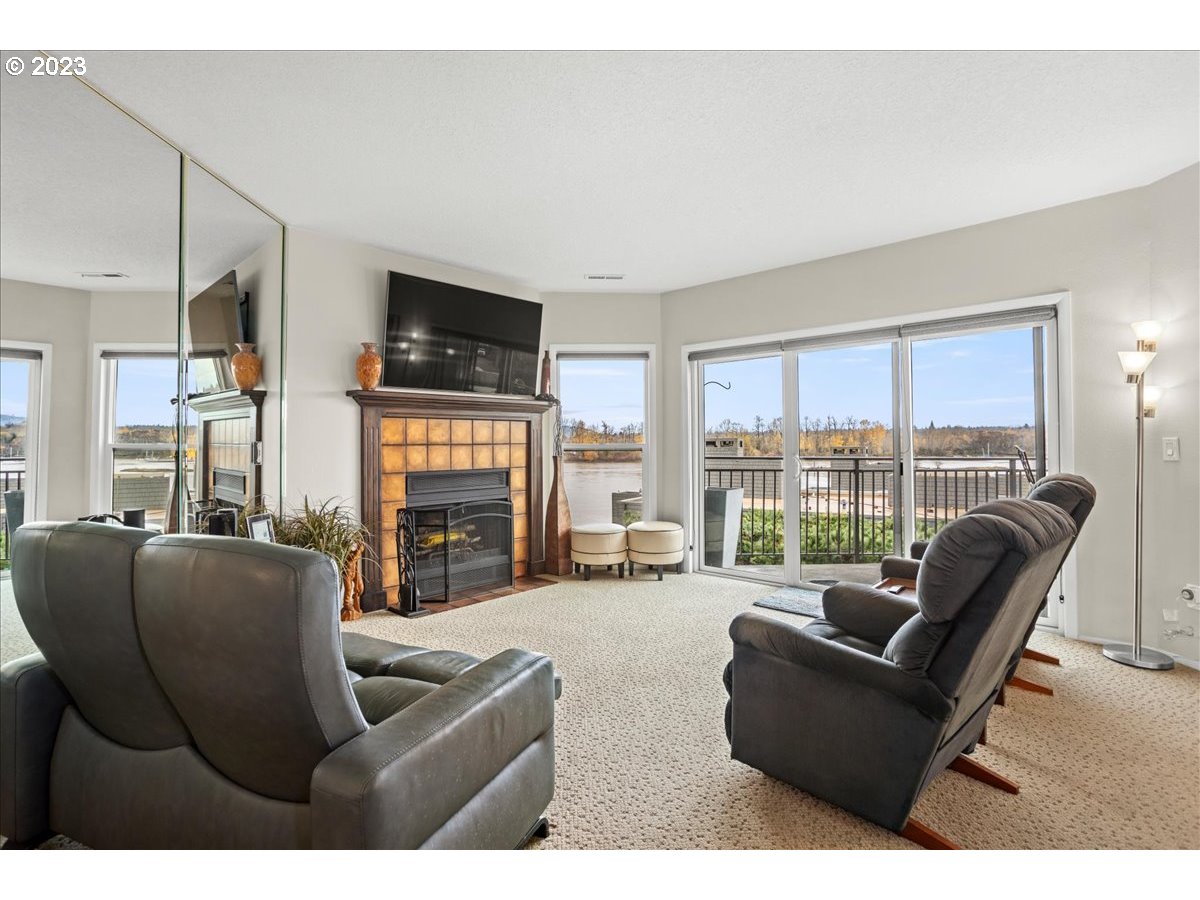 5630 South Riverside Lane, Unit 24 Portland, OR 97239 - Photo 11 of 40 Gallery Image 11