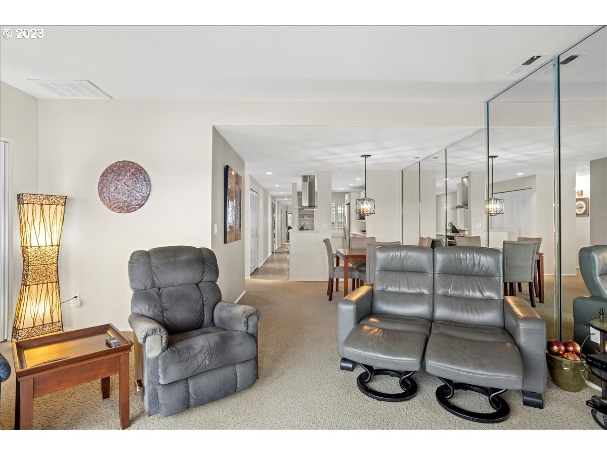 5630 South Riverside Lane, Unit 24 Portland, OR 97239 - Photo 12 of 40 Gallery Image 12