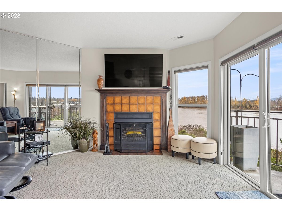 5630 South Riverside Lane, Unit 24 Portland, OR 97239 - Photo 14 of 40 Gallery Image 14