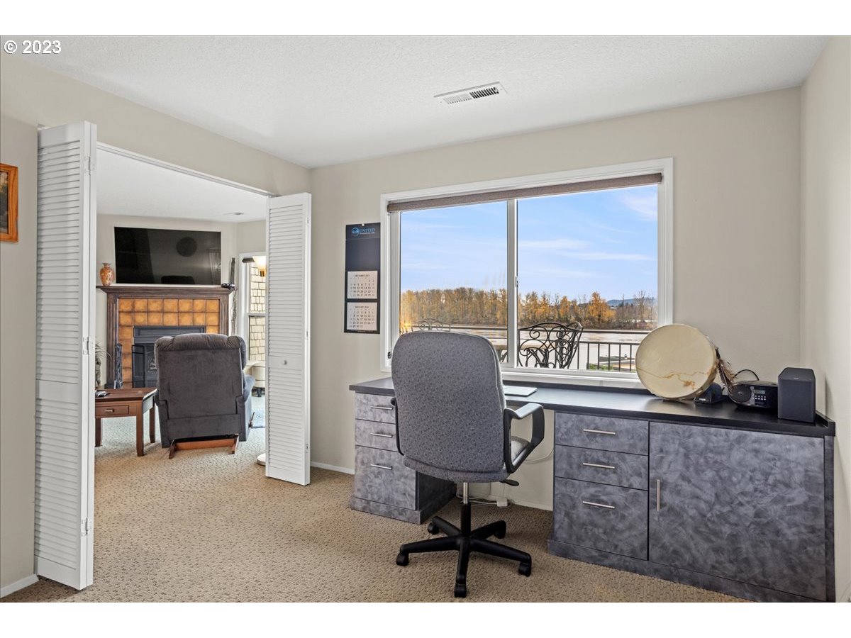 5630 South Riverside Lane, Unit 24 Portland, OR 97239 - Photo 17 of 40 Gallery Image 17
