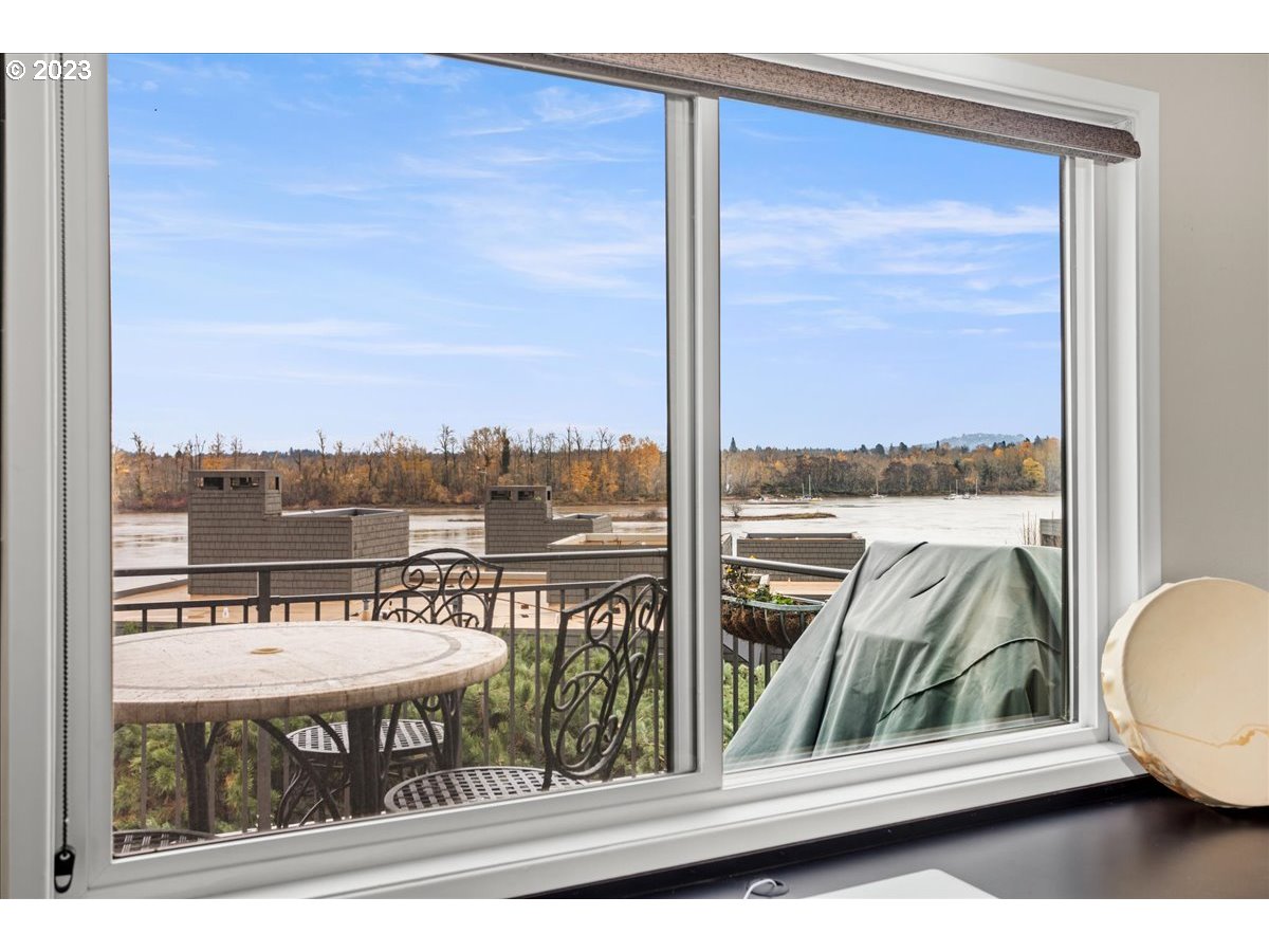 5630 South Riverside Lane, Unit 24 Portland, OR 97239 - Photo 19 of 40 Gallery Image 19
