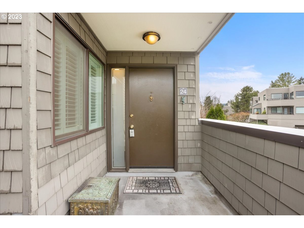5630 South Riverside Lane, Unit 24 Portland, OR 97239 - Photo 2 of 40 Gallery Image 2