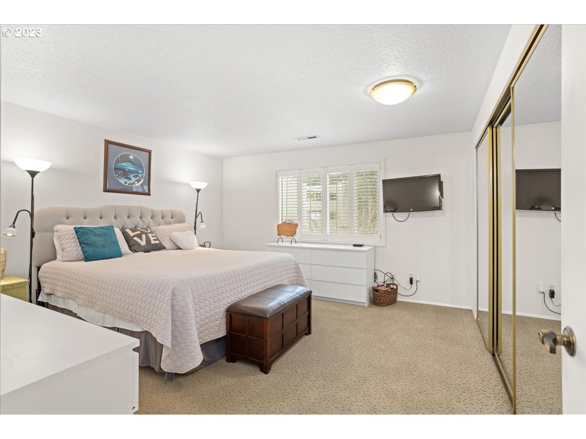 5630 South Riverside Lane, Unit 24 Portland, OR 97239 - Photo 23 of 40 Gallery Image 23