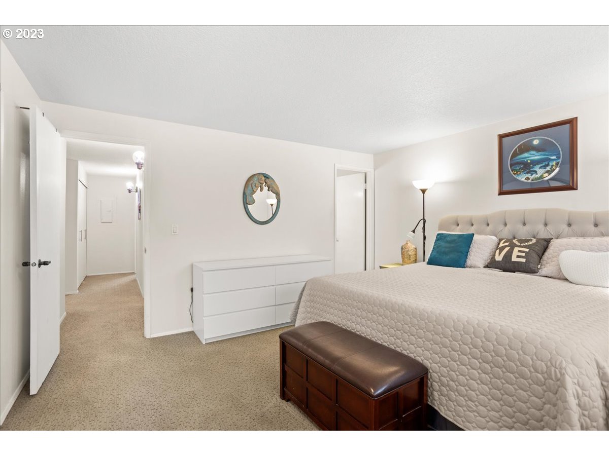 5630 South Riverside Lane, Unit 24 Portland, OR 97239 - Photo 24 of 40 Gallery Image 24