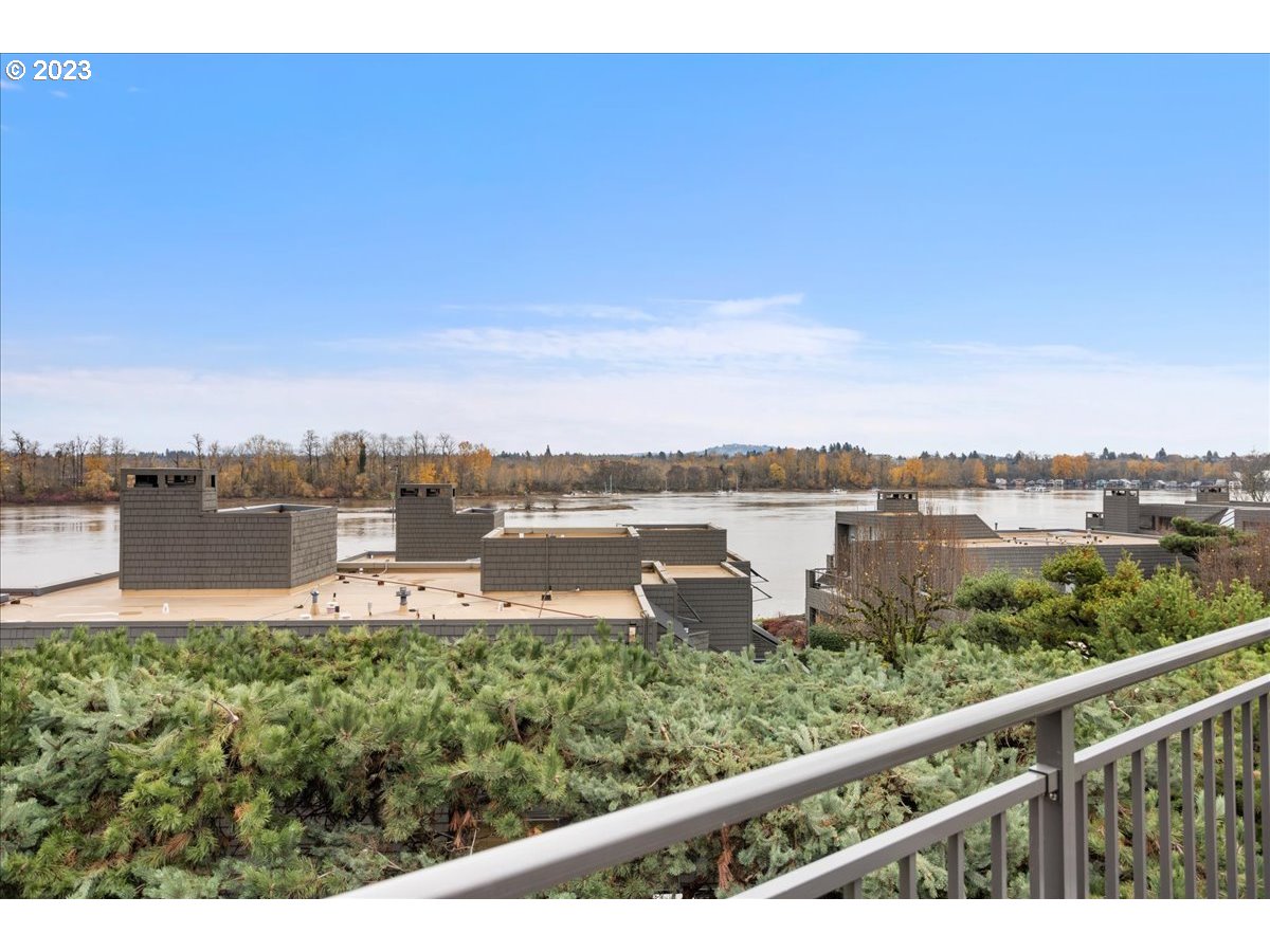 5630 South Riverside Lane, Unit 24 Portland, OR 97239 - Photo 26 of 40 Gallery Image 26