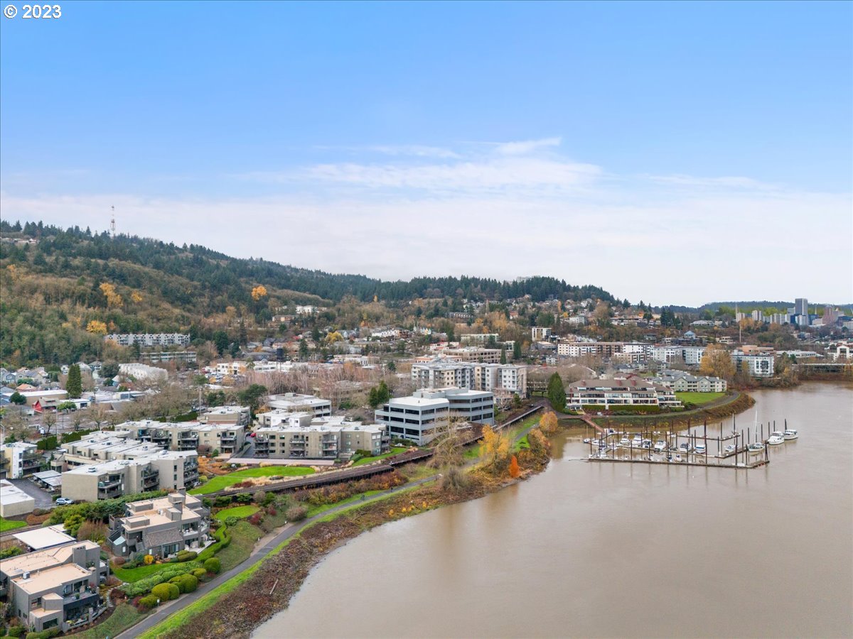 5630 South Riverside Lane, Unit 24 Portland, OR 97239 - Photo 28 of 40 Gallery Image 28
