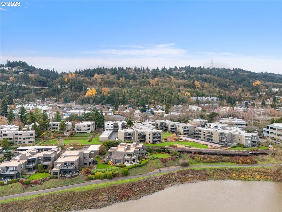 5630 South Riverside Lane, Unit 24 Portland, OR 97239 - Photo 29 of 40 Gallery Image 29