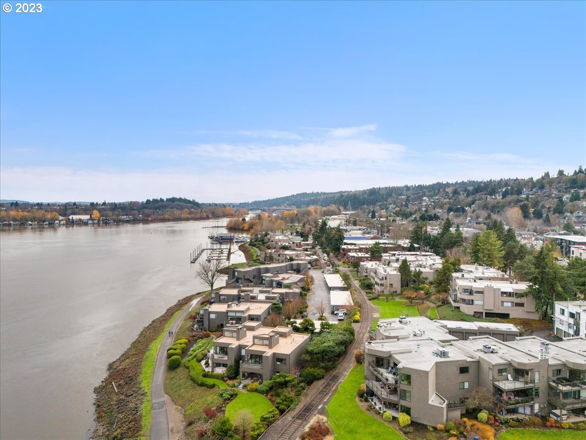 5630 South Riverside Lane, Unit 24 Portland, OR 97239 - Photo 30 of 40 Gallery Image 30