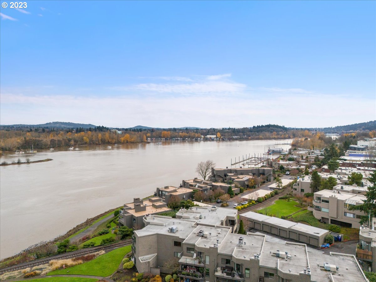 5630 South Riverside Lane, Unit 24 Portland, OR 97239 - Photo 31 of 40 Gallery Image 31