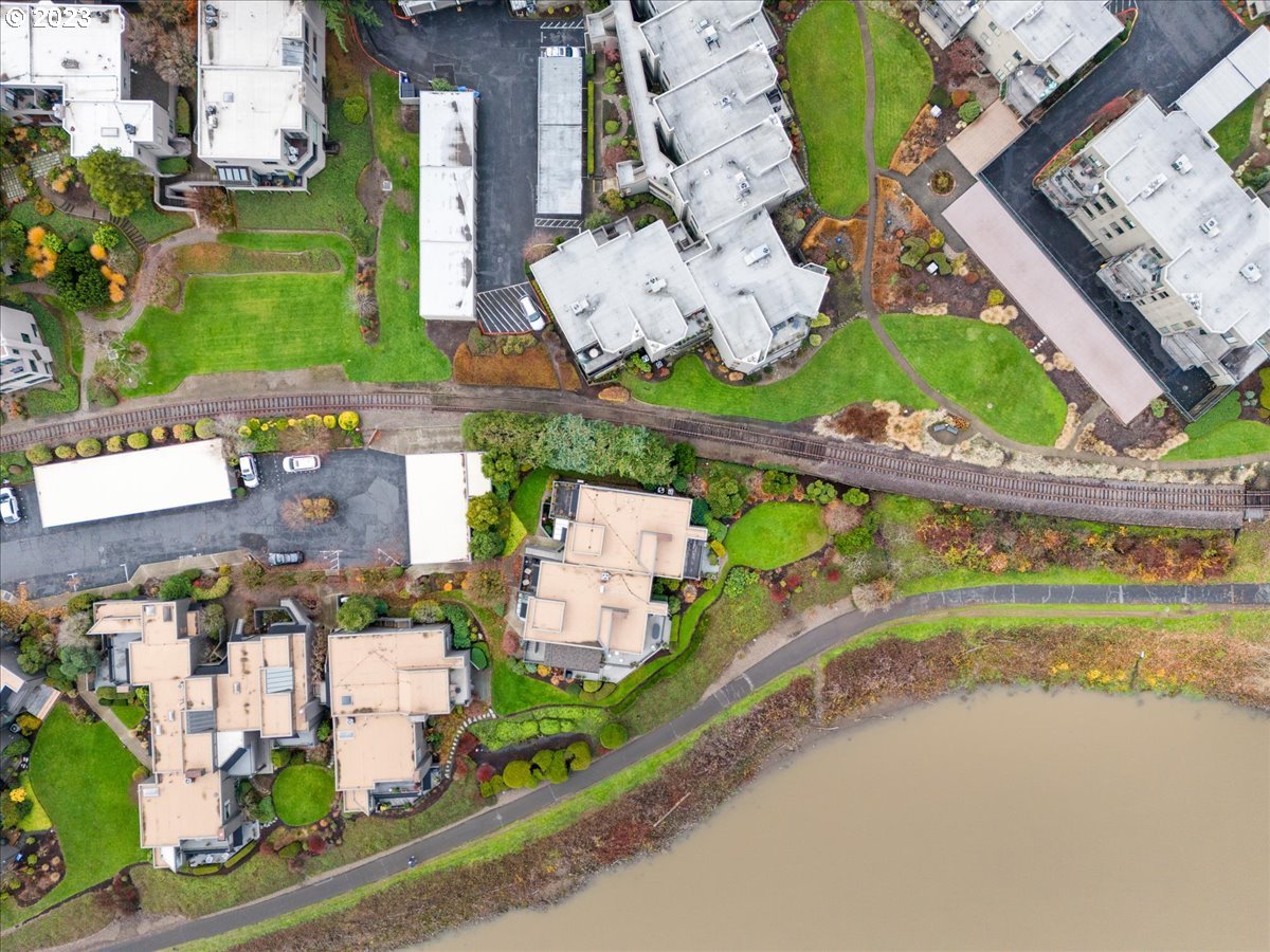 5630 South Riverside Lane, Unit 24 Portland, OR 97239 - Photo 32 of 40 Gallery Image 32