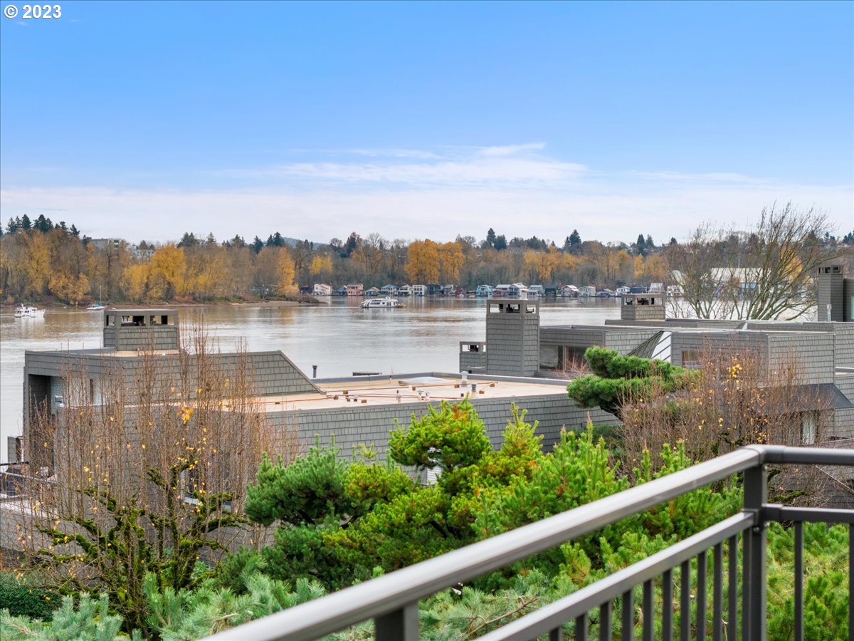 5630 South Riverside Lane, Unit 24 Portland, OR 97239 - Photo 34 of 40 Gallery Image 34