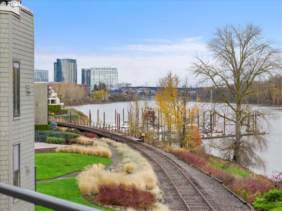 5630 South Riverside Lane, Unit 24 Portland, OR 97239 - Photo 35 of 40 Gallery Image 35