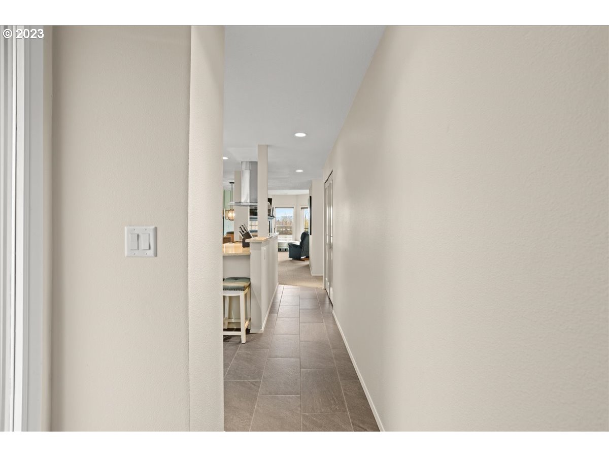 5630 South Riverside Lane, Unit 24 Portland, OR 97239 - Photo 4 of 40 Gallery Image 4