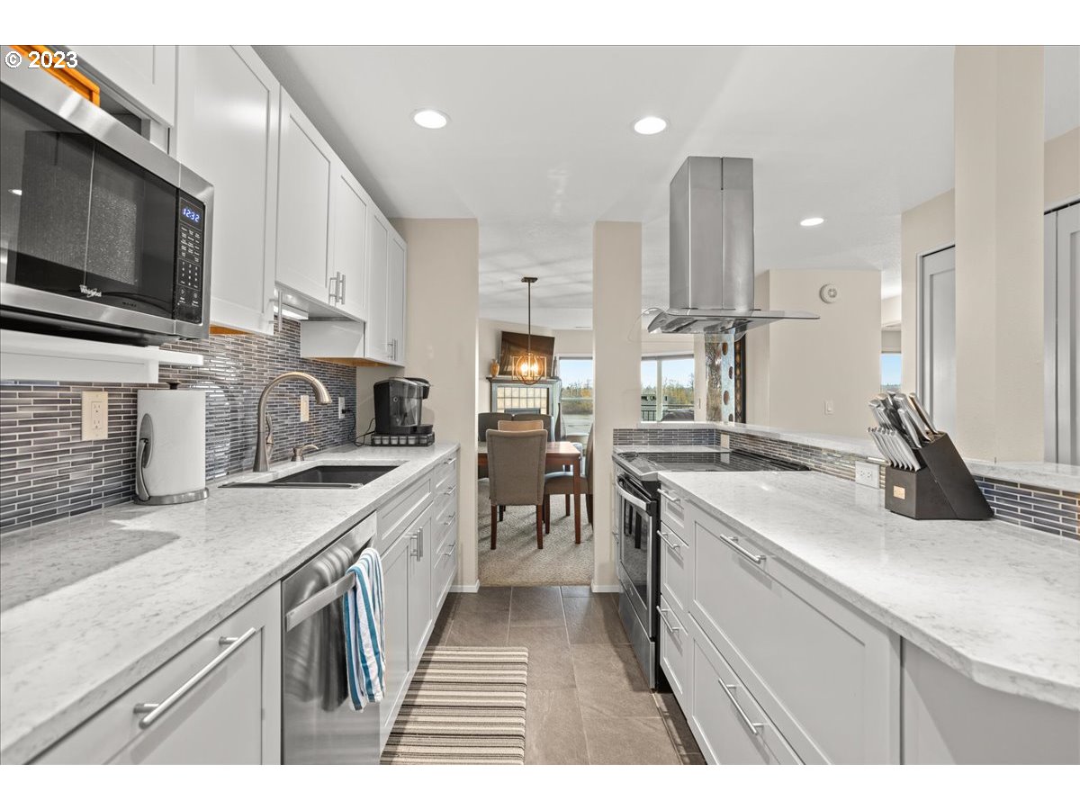 5630 South Riverside Lane, Unit 24 Portland, OR 97239 - Photo 7 of 40 Gallery Image 7