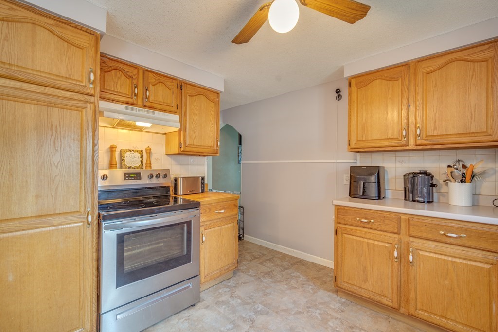 1070 Liberty Street Springfield, MA 01104 - Photo 11 of 25