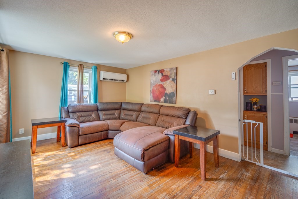 1070 Liberty Street Springfield, MA 01104 - Photo 12 of 25