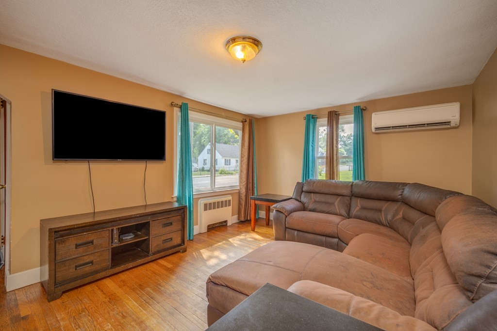 1070 Liberty Street Springfield, MA 01104 - Photo 14 of 25