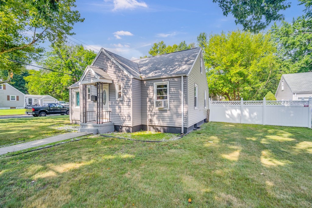 1070 Liberty Street Springfield, MA 01104 - Photo 3 of 25