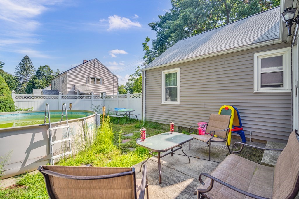 1070 Liberty Street Springfield, MA 01104 - Photo 4 of 25