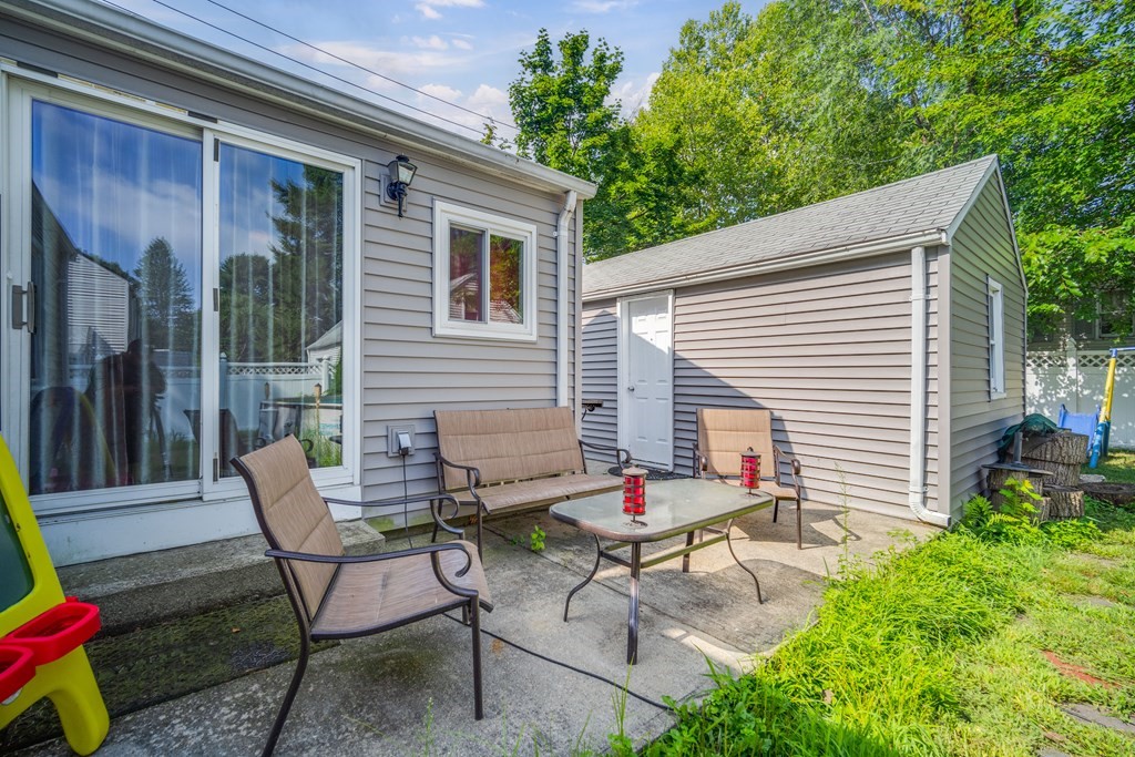 1070 Liberty Street Springfield, MA 01104 - Photo 6 of 25