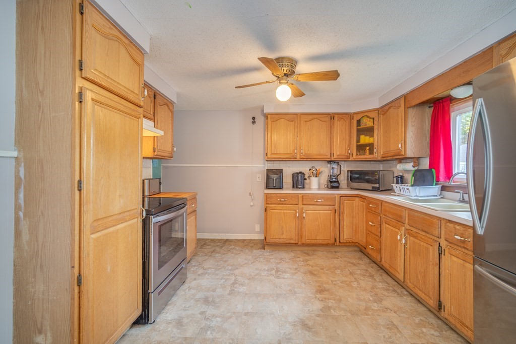 1070 Liberty Street Springfield, MA 01104 - Photo 9 of 25