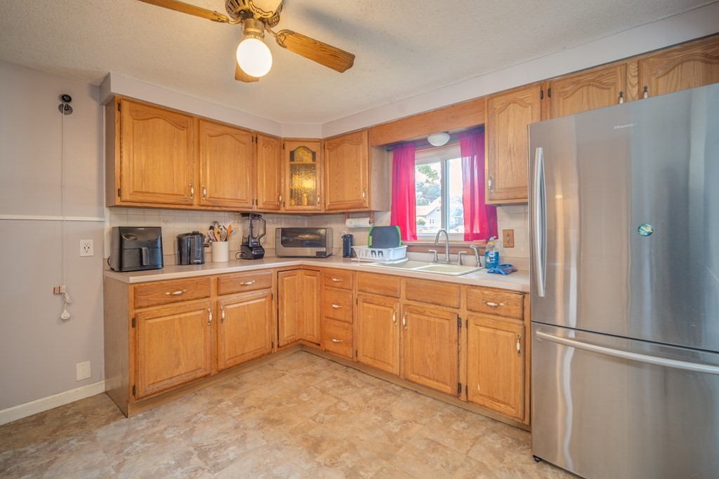 1070 Liberty Street Springfield, MA 01104 - Photo 10 of 25